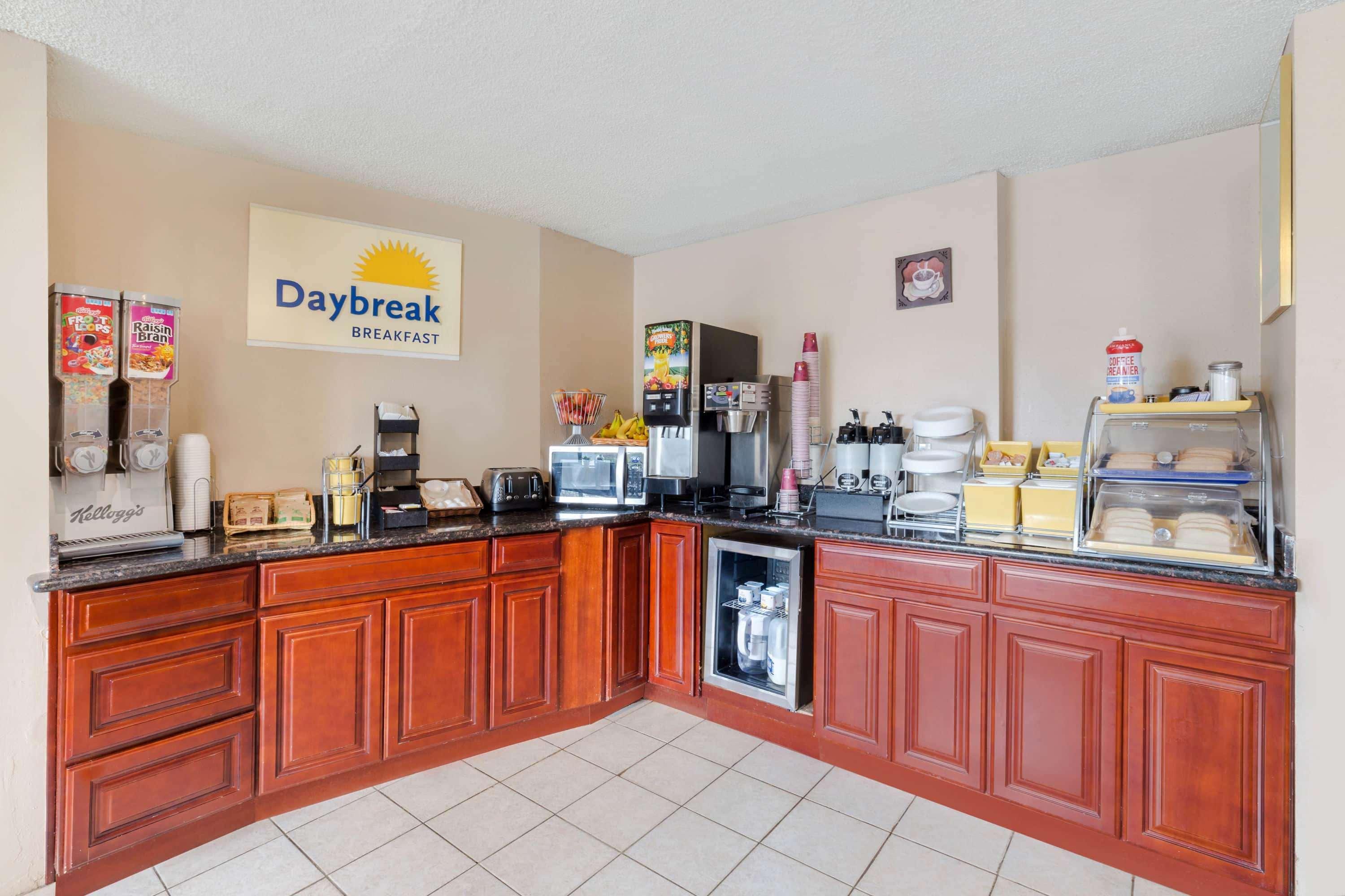 Days Inn By Wyndham Auburn Luaran gambar