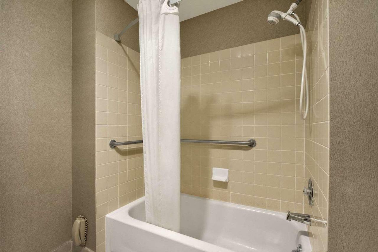 Days Inn By Wyndham Auburn Luaran gambar